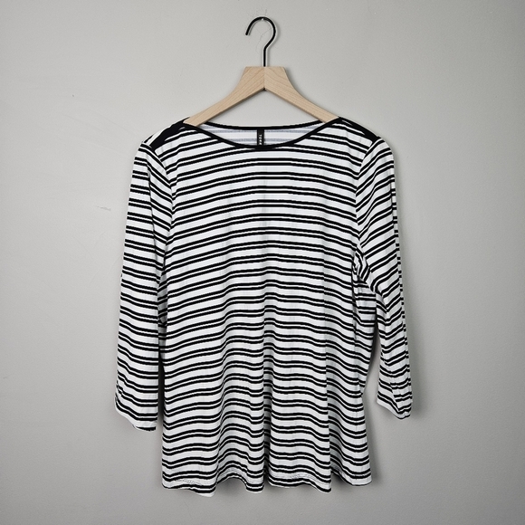 Torrid Black White Swim Top 1 - Picture 1 of 6